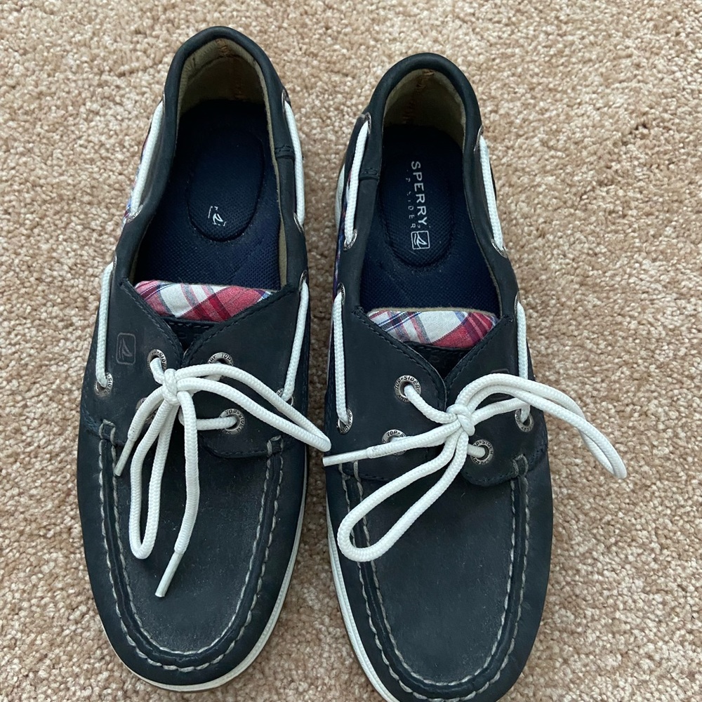 Sperry Docksiders. - Picture 2 of 5